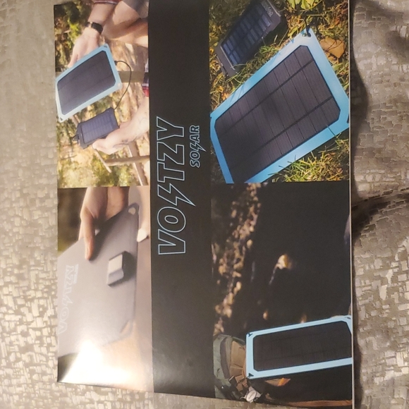 Voltzy Solar, portable versatile solar panel charger and the Portable battery - Picture 3 of 6